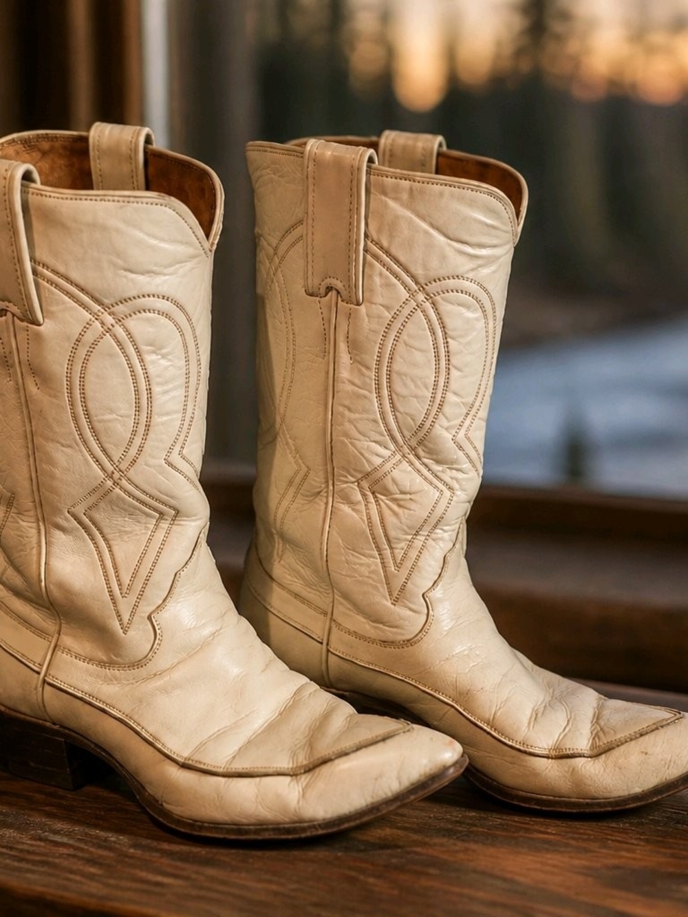 Vintage White Justin Boots | Women's 6.5 C | Pointed Toe Low Calf Western RARE